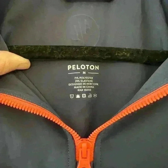 - PELOTON 1/4 zip jacket (G115) - Picture 10 of 11